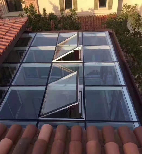 应用的是塑料幕墙和天津玻璃幕墙安装